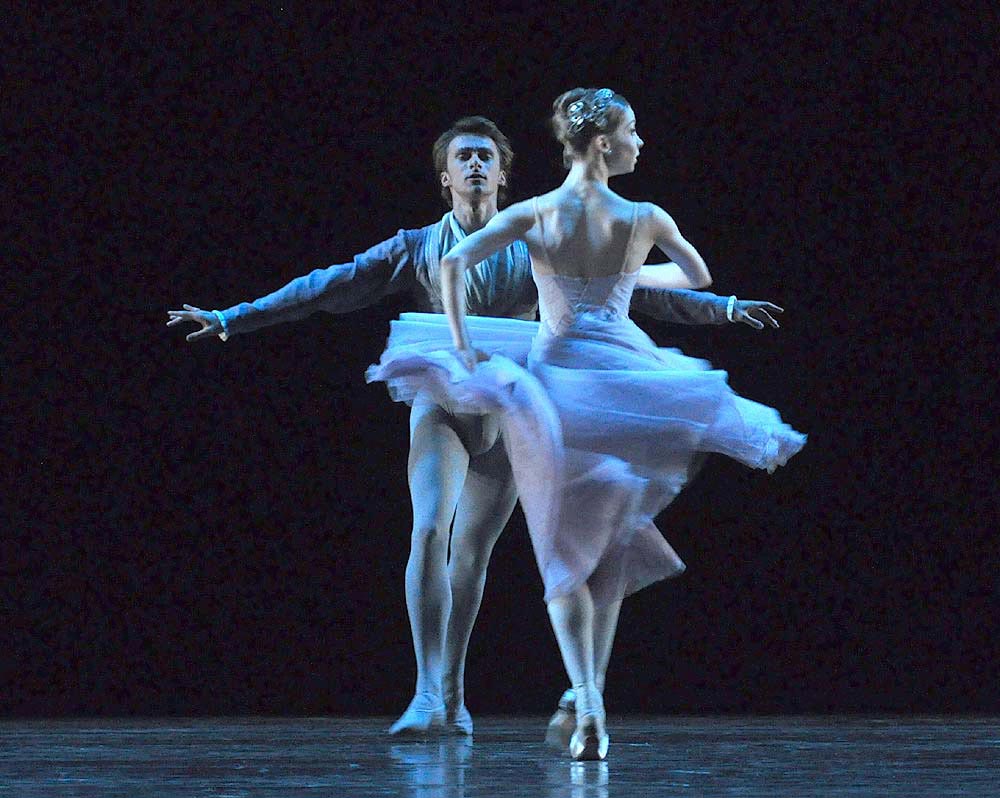 jr_in_the_night_philip_stepin_evgenia_obraztsova_blur_1000